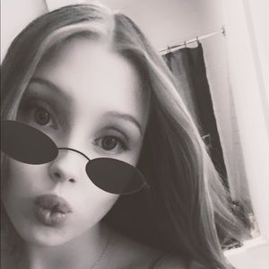 Meet your Posher, Cora-lee